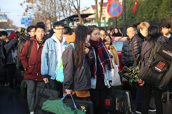 我校组织同学们参加国美“三位一体”初试